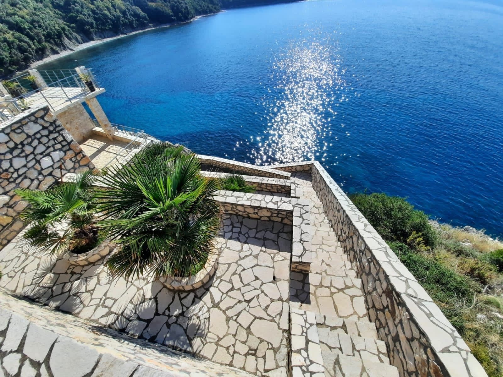 Seafront villa for sale in Dobra Voda