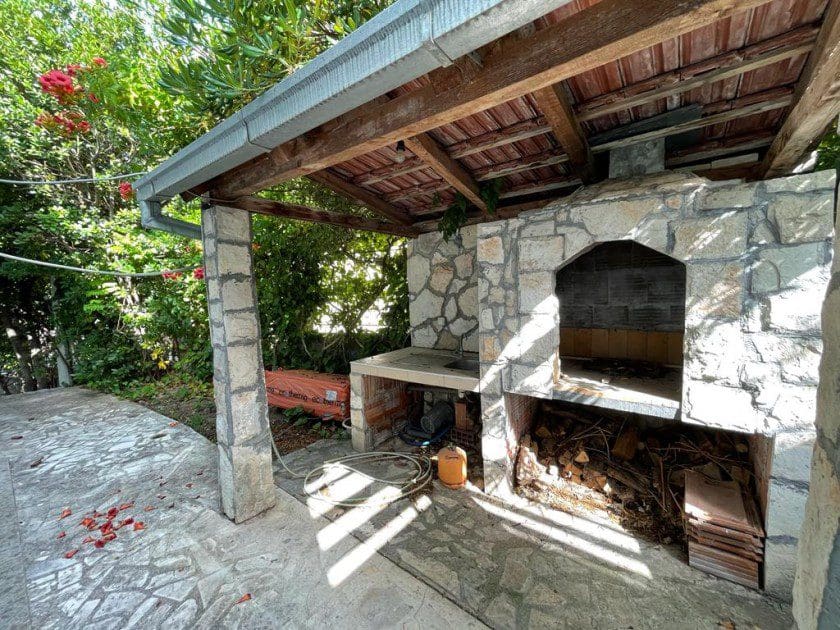 Spacious 7-Bedroom House for Sale in Sutomore — Montenegro