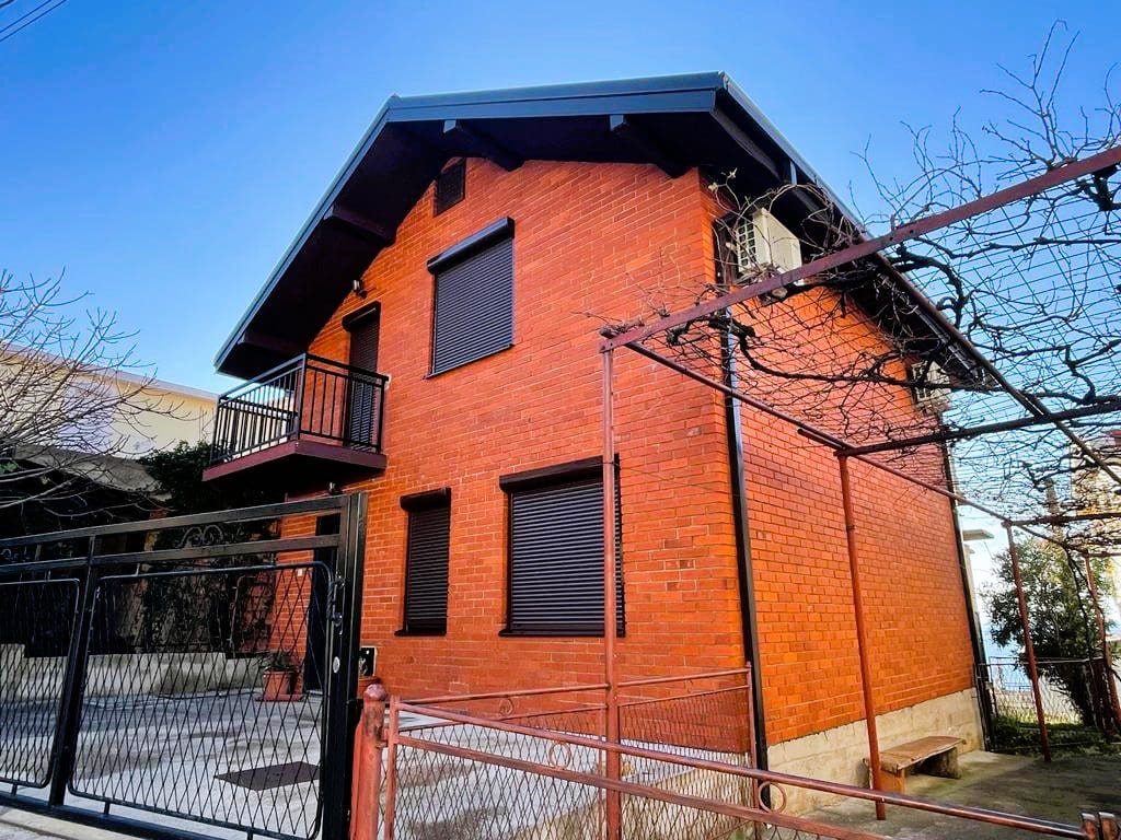 MRE-property (1) Sea view house for sale in Sutomore Montenegro