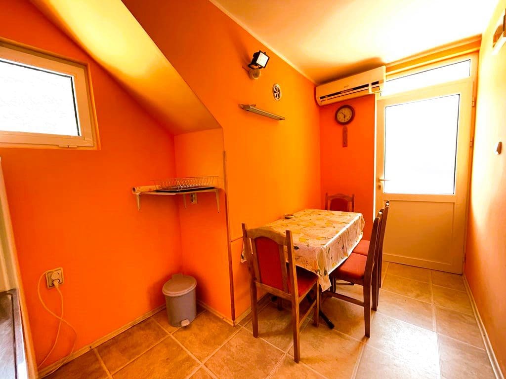 🏠 Spacious House for Sale in Sutomore with Sea & Mountain View – 8 Bedrooms, Guest Apartment & Parking — Montenegro
